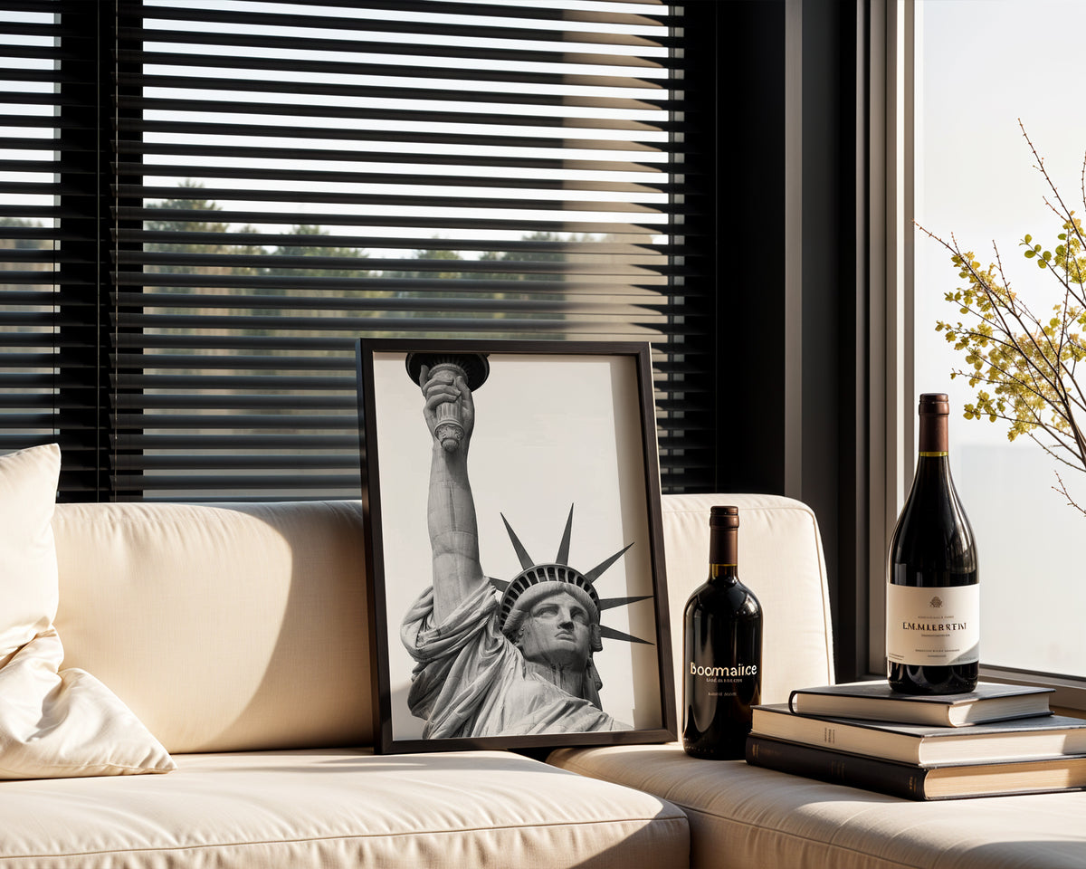 Väggmockup med Liberty in Black & White – köp enkelt hos Bozetto affisch i hög kvalitet