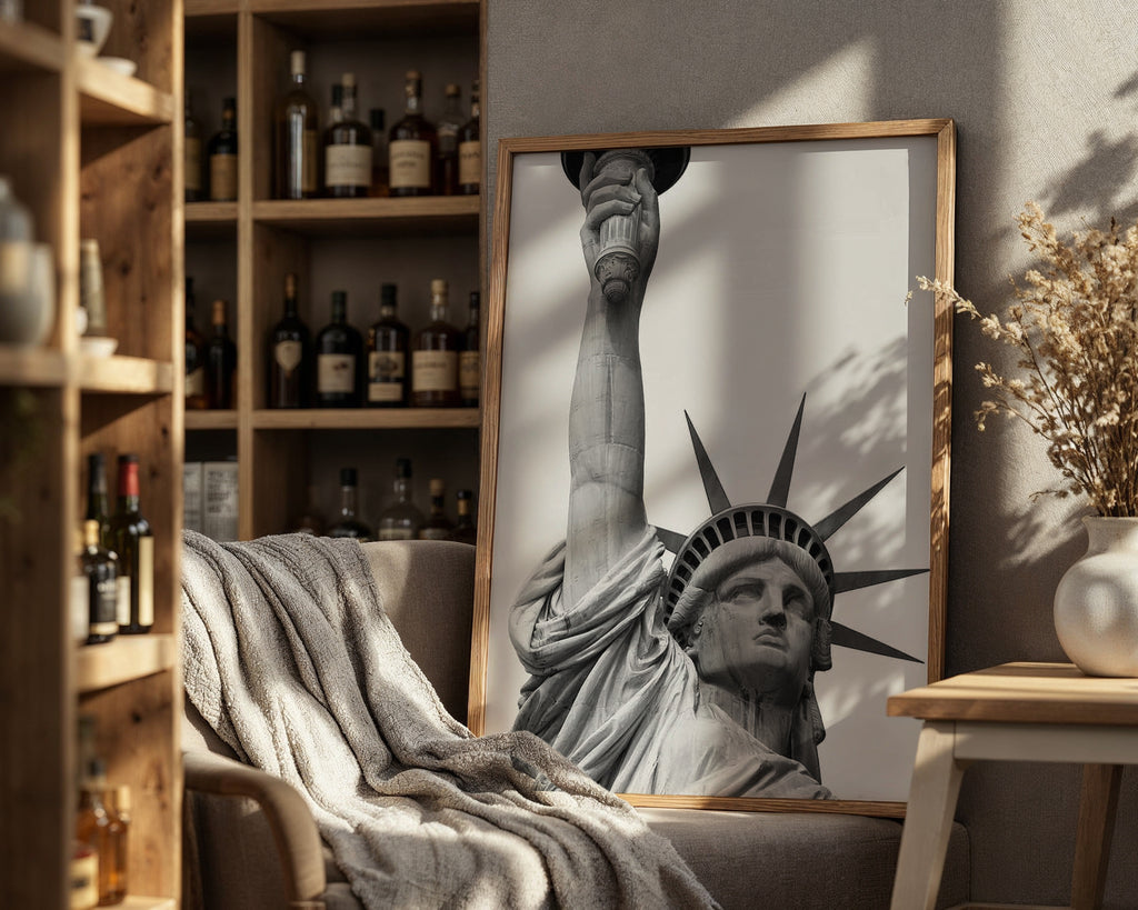 Affischmockup för Liberty in Black & White – köp enkelt hos Bozetto i hög kvalitet