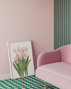 Pink Tulips i väggmockup – konsttryck presenterat i verklig miljö av Bozetto i hög tryckkvalitet
