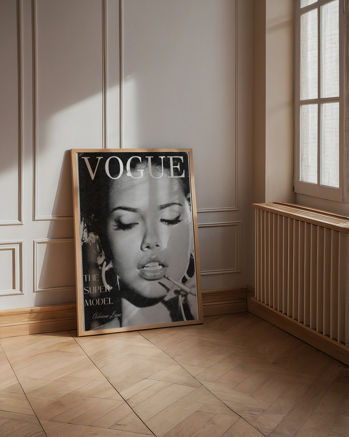 The Supermodel poster visualiserad på vägg – se rätt storlek med mockup från Bozetto