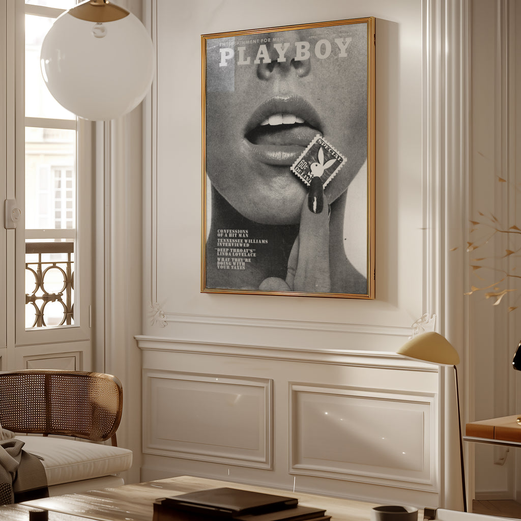 Väggmockup av Playboy Lips affisch på ljus tegelvägg – Bozetto konsttryck i hög tryckkvalitet