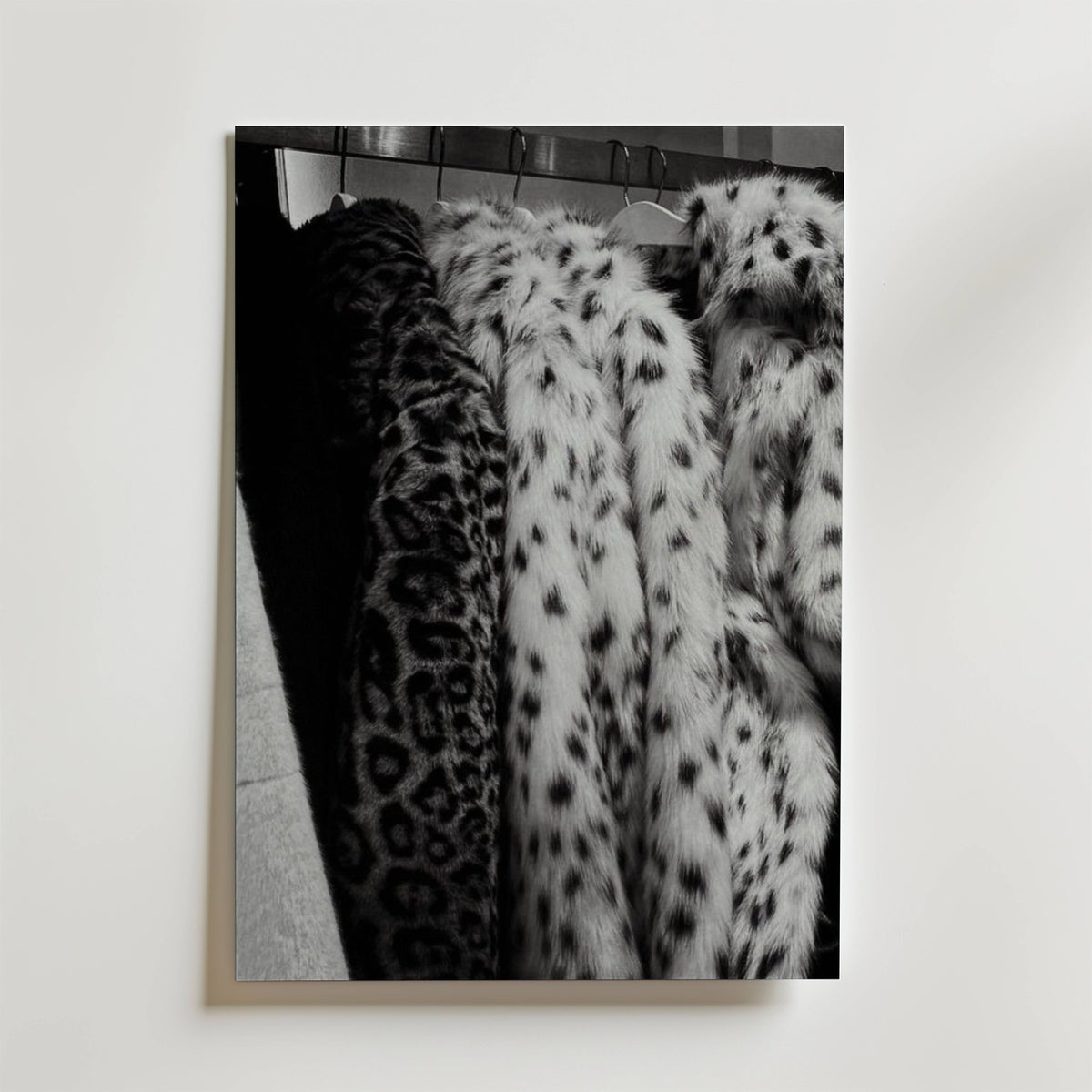 Luxury Furs – stilfullt konsttryck från Bozetto, tryckt på matt finpapper i hög tryckkvalitet