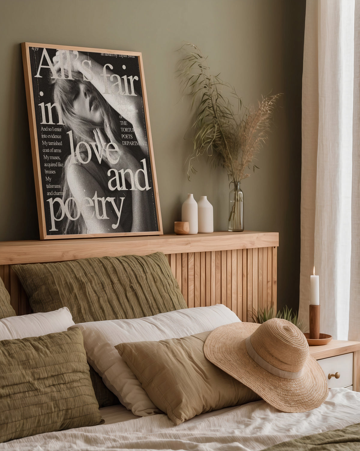 Väggmockup med All’s Fair in Love and – köp enkelt hos Bozetto affisch i hög kvalitet