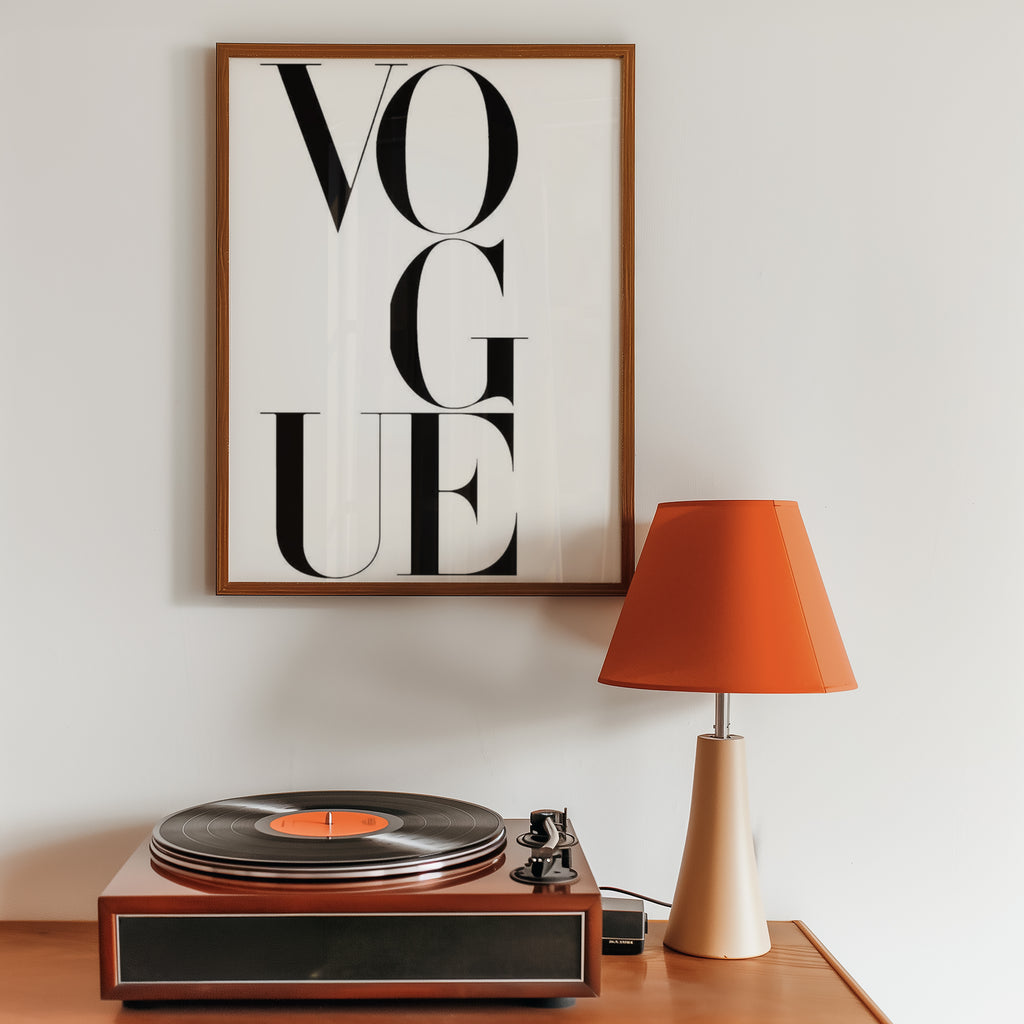 Väggmockup av Vogue Letters affisch på ljus tegelvägg – Bozetto konsttryck i hög tryckkvalitet