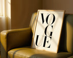 Vogue Letters poster visualiserad på vägg – se rätt storlek med mockup från Bozetto