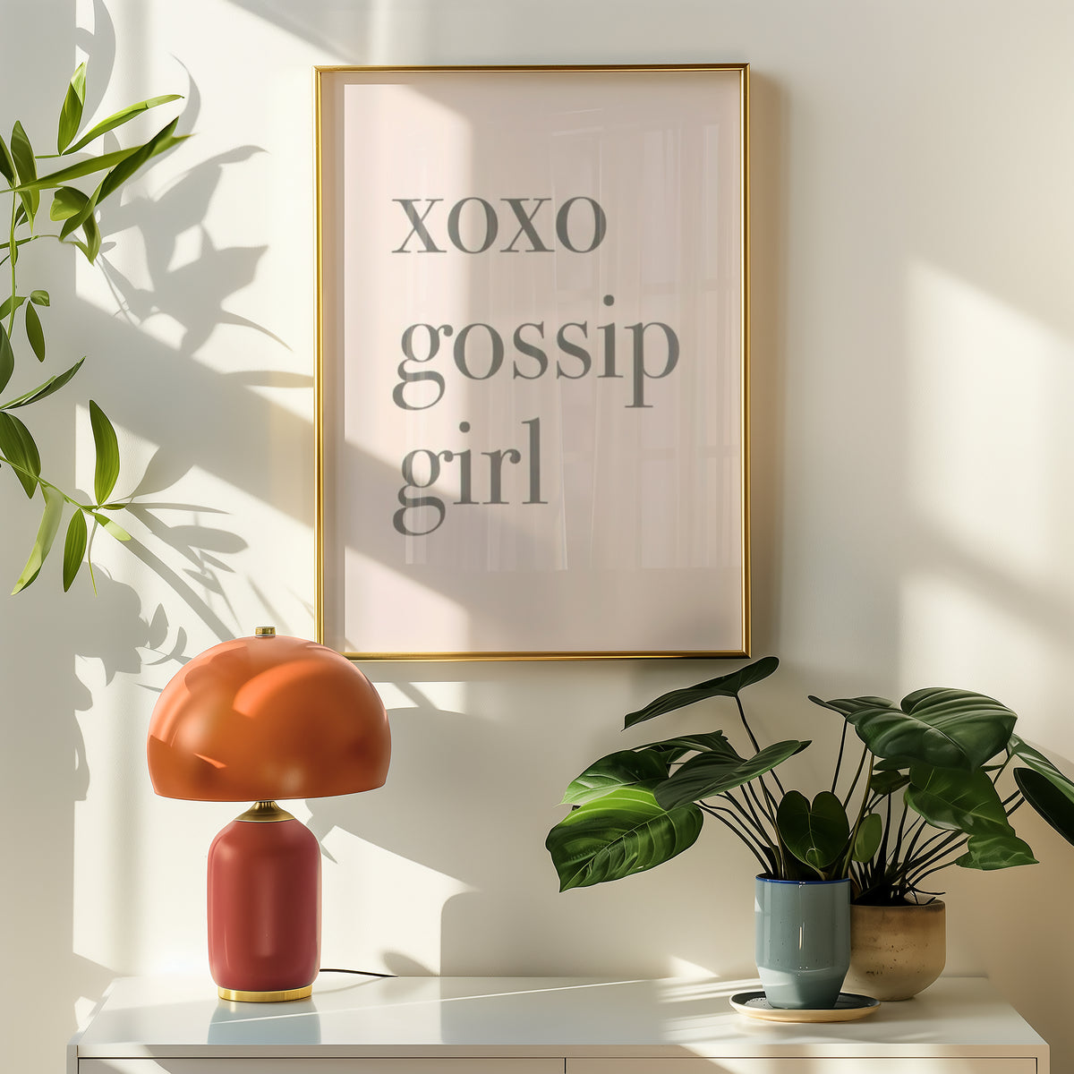Väggmockup av Gossip Girl affisch på ljus tegelvägg – Bozetto konsttryck i hög tryckkvalitet