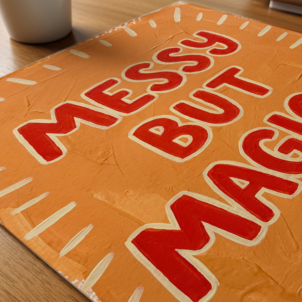 Messy but Magical Poster – närbild på papper