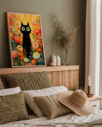 Midnight Bloom Cat affisch på hylla i grönt boho-sovrum – stilfullt konsttryck från Bozetto