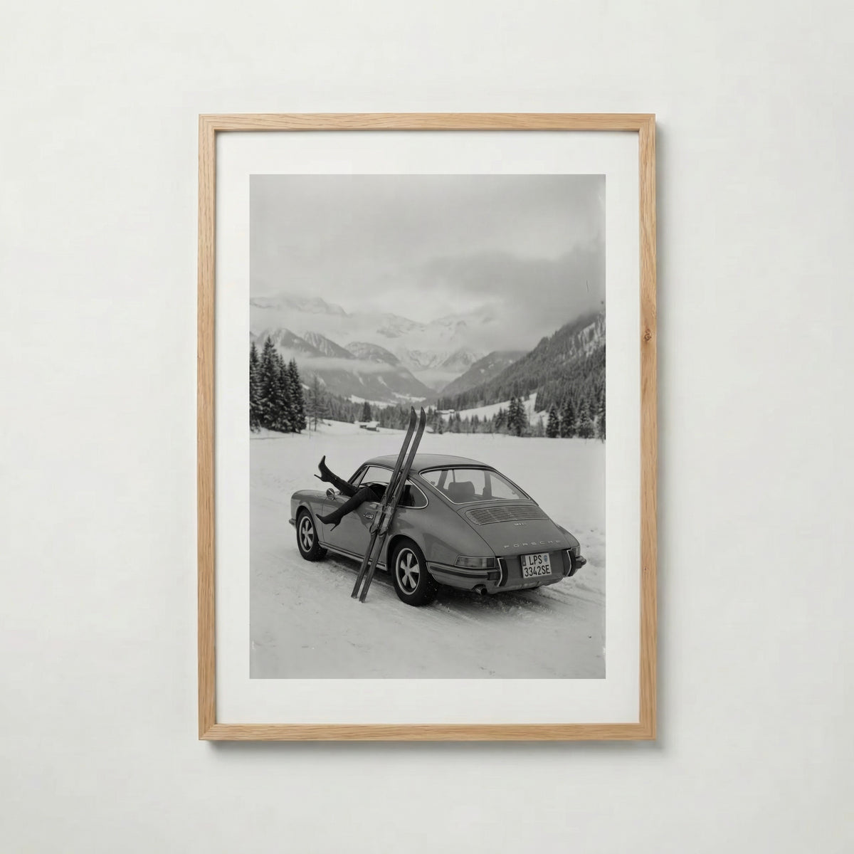 Alpine Escape Noir – affisch med snyggt motiv, köp enkelt hos Bozetto i flera storlekar