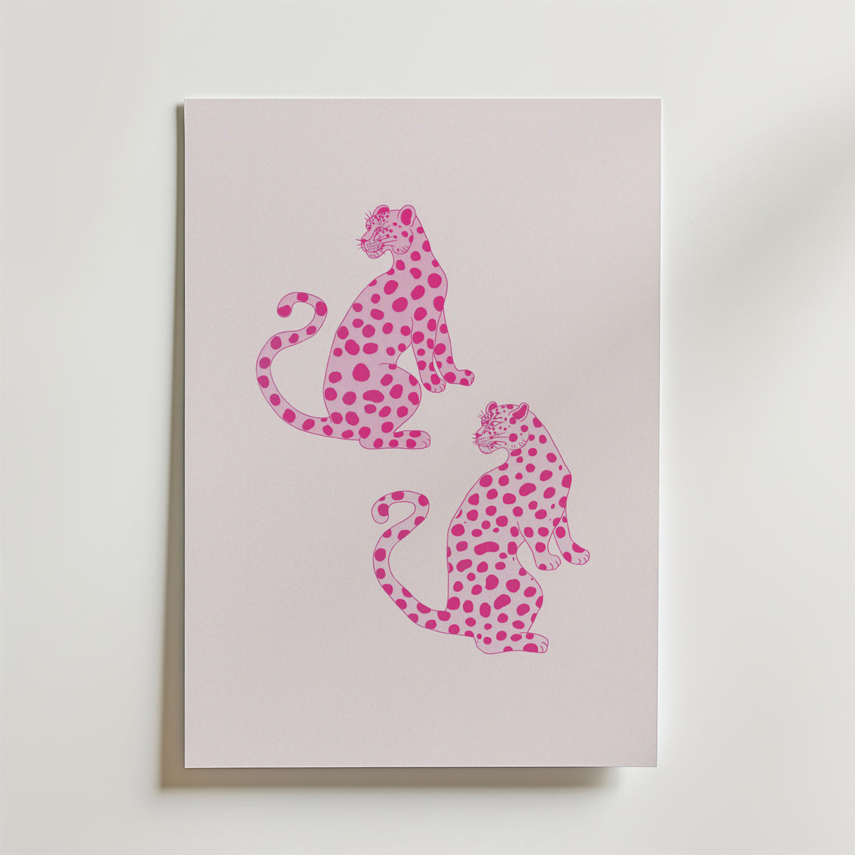 Storleksjämförelse för Pink Leopard Twins affisch – Bozetto erbjuder flera format
