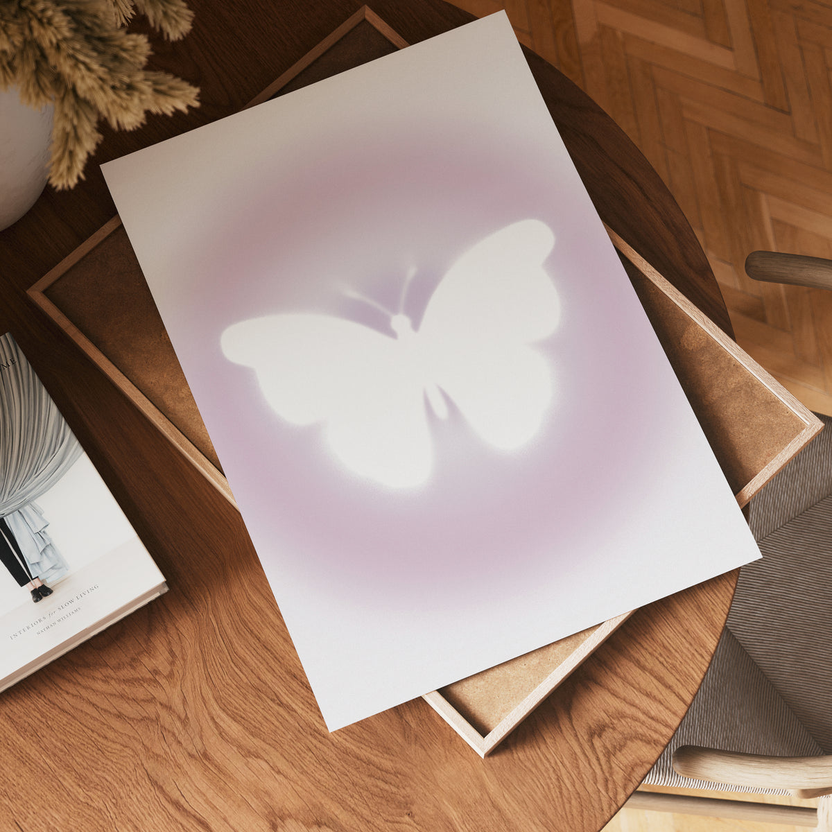 Soft Glow Butterfly poster i olika storlekar – köp enkelt hos Bozetto i hög kvalitet