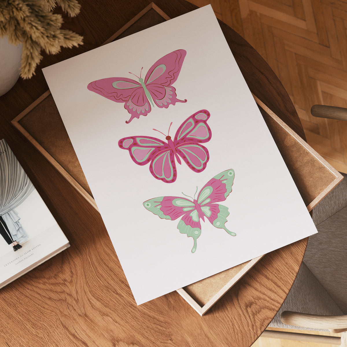 Pink Butterfly Trio poster i olika storlekar – köp enkelt hos Bozetto i hög kvalitet