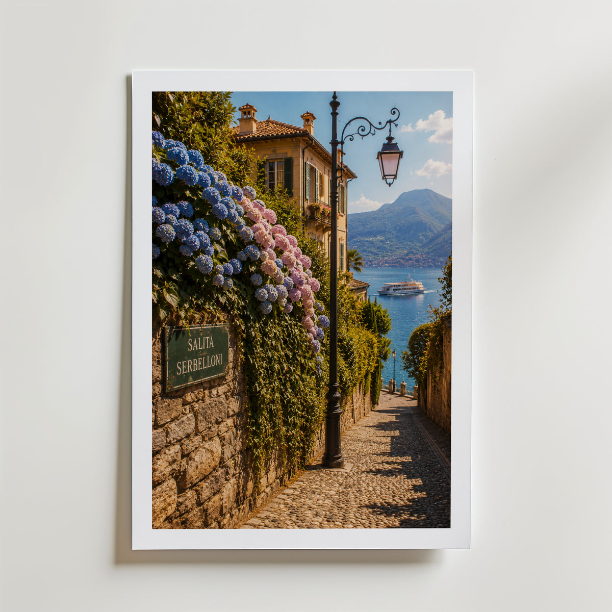 Marco Ricci Salita Serbelloni Bellagio Poster – blomstersmyckad stentrappa i Bellagio vid Comosjön