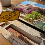 Slow Down You're on Vacation Poster – närbild på papper