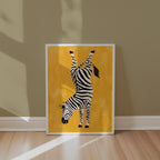 Upside Down Zebra Poster – i rum 1