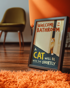 Bathroom Waiting Cat poster visad rakt fram – Bozetto affisch i hög tryckkvalitet