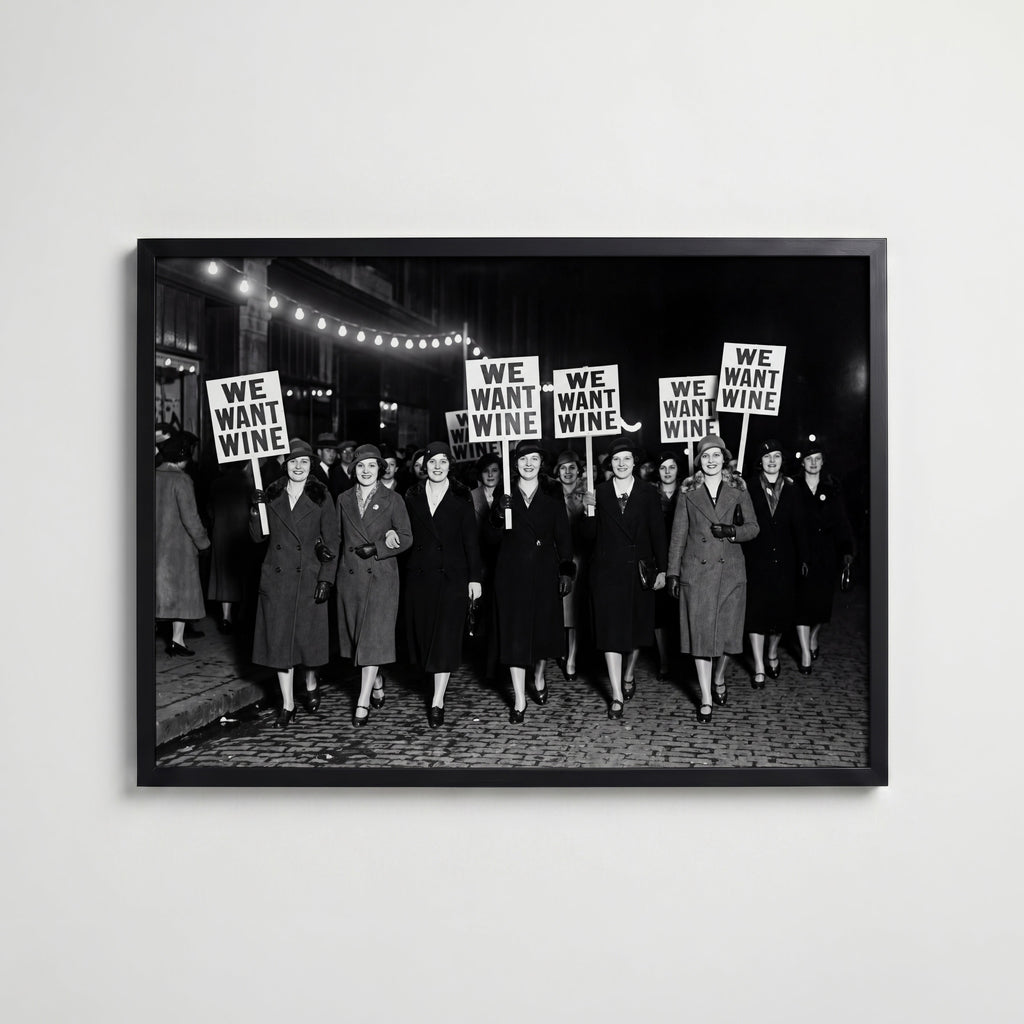 We Want Wine Poster – svart ram