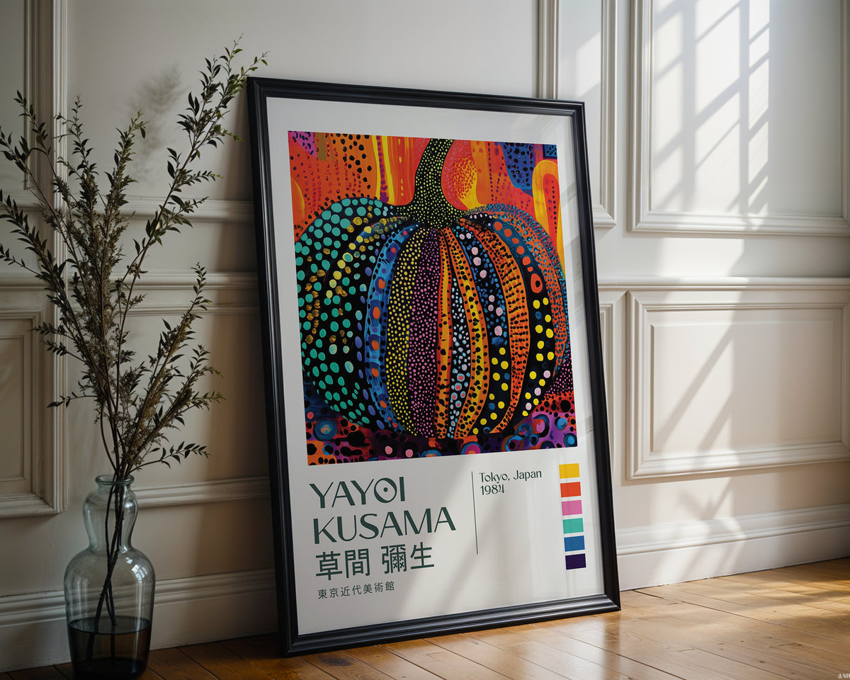Väggmockup av Yayoi Kusama Carnival Pumpkin affisch på ljus vägg – Bozetto konsttryck