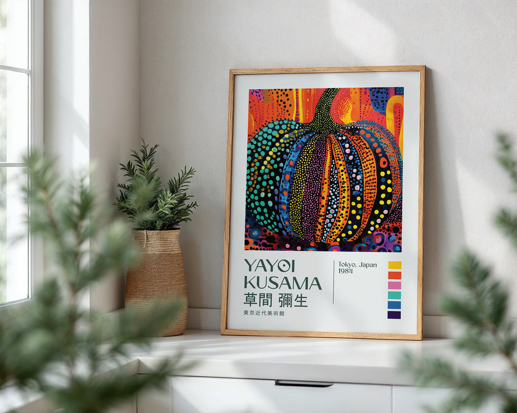 Väggmockup med Yayoi Kusama Carnival – köp enkelt hos Bozetto affisch i hög kvalitet