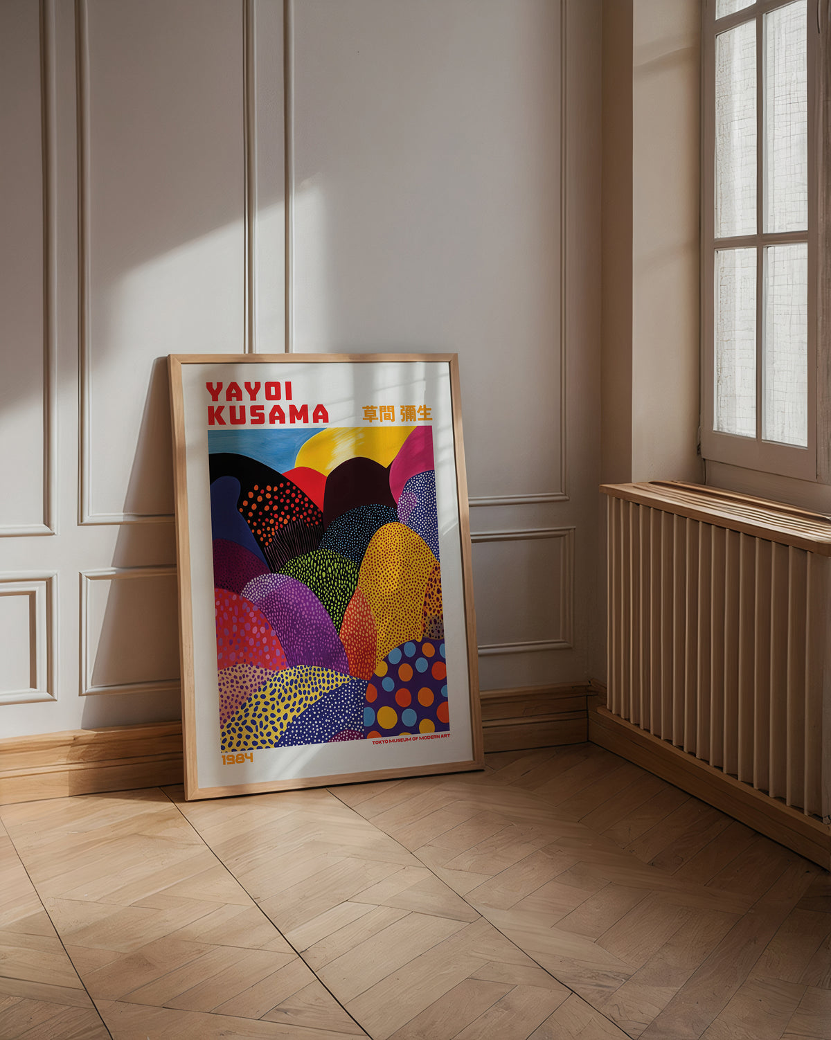 Yayoi Kusama Layered Polka poster visualiserad på vägg – från Bozetto i hög kvalitet
