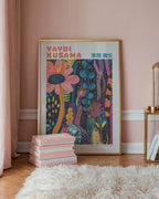 Yayoi Kusama Midnight Floral poster visad rakt fram – Bozetto affisch i hög tryckkvalitet