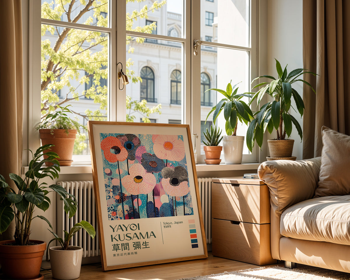 Väggmockup med Yayoi Kusama Polka Bloom – köp enkelt hos Bozetto affisch i hög kvalitet