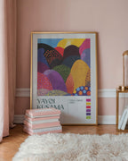 Yayoi Kusama Vibrant Patterned affisch på neutral bakgrund – poster från Bozetto