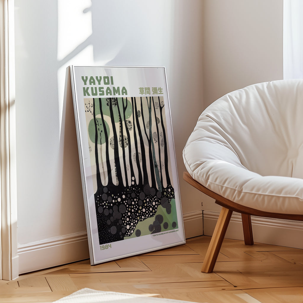 Väggmockup med Yayoi Kusama Whispering – köp enkelt hos Bozetto affisch i hög kvalitet