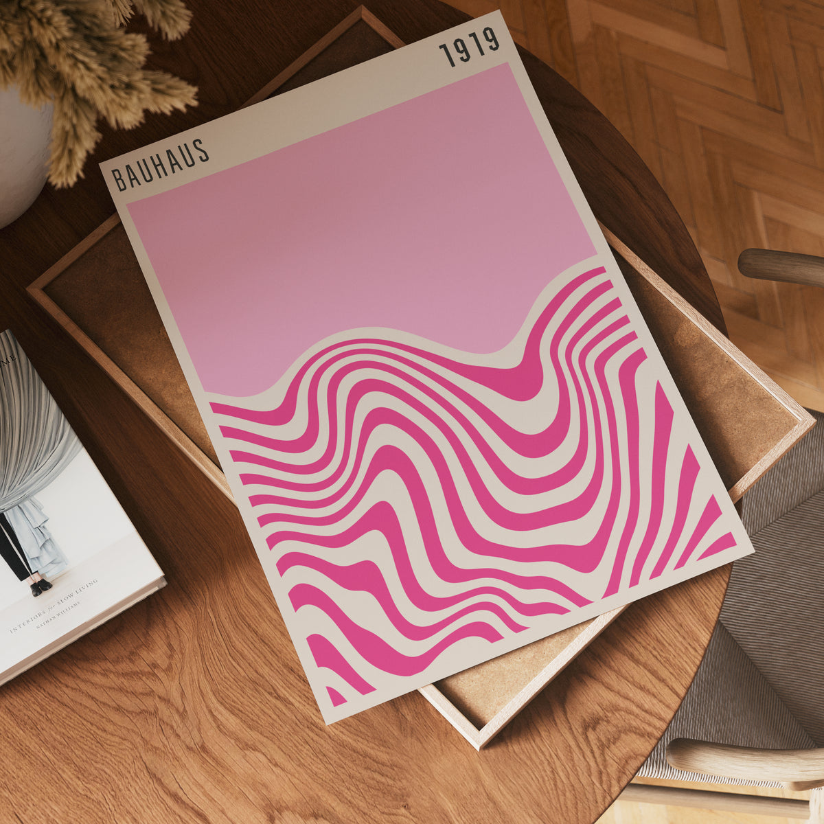 Bauhaus Pink Waves No.2 – affisch med stilfullt motiv från Bozetto i hög kvalitet