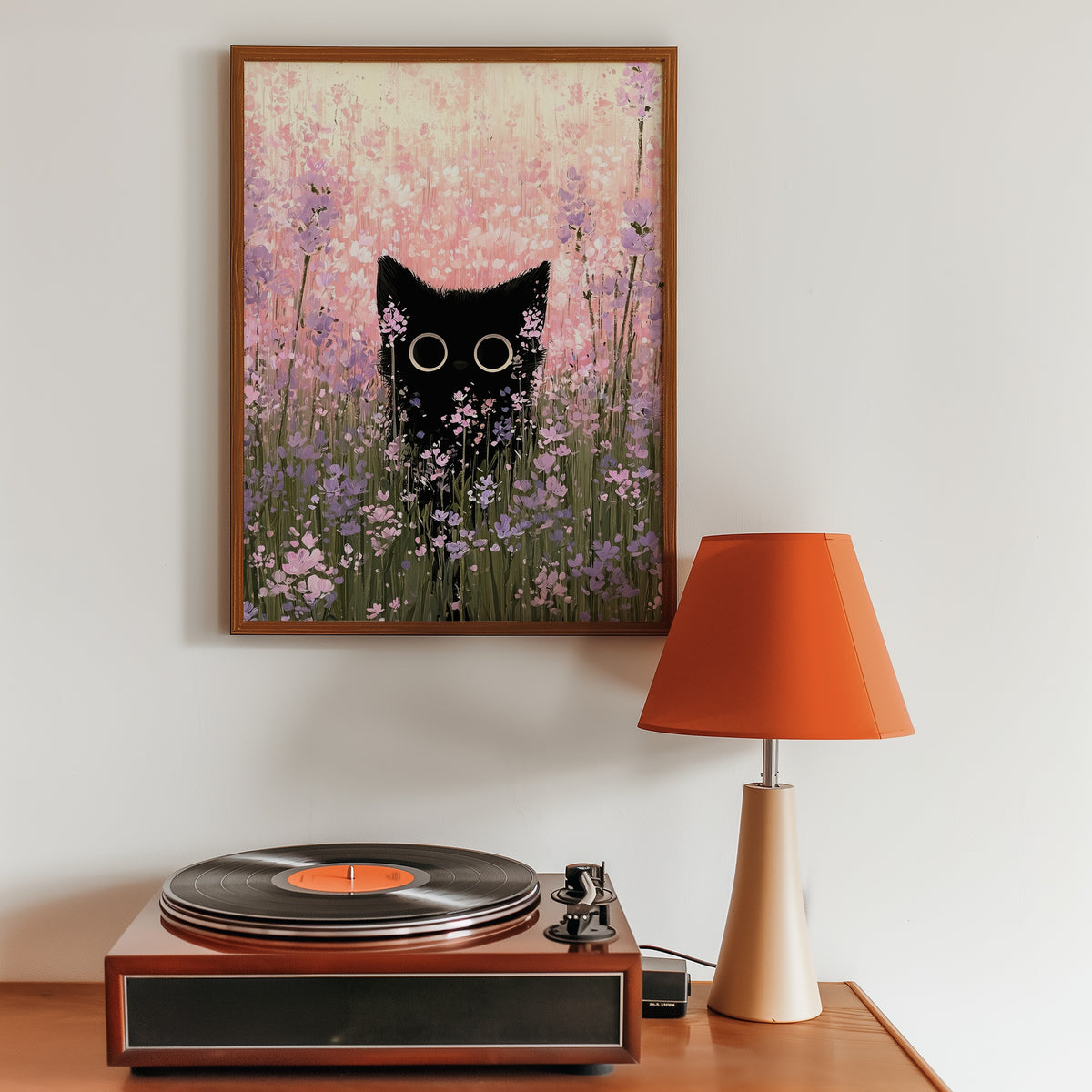 Cat in Bloom Poster i ram på vägg i inrett rum