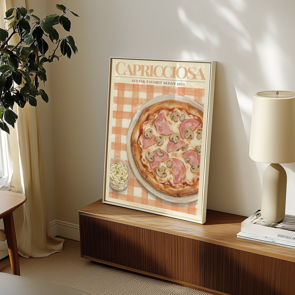 Capricciosa Pizza affisch i ljust vardagsrum – Bozetto