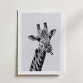 Cheeky Giraffe Poster – med passepartout