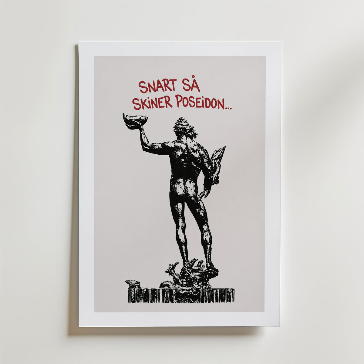 Snart Skiner Poseidon Poster – med passepartout