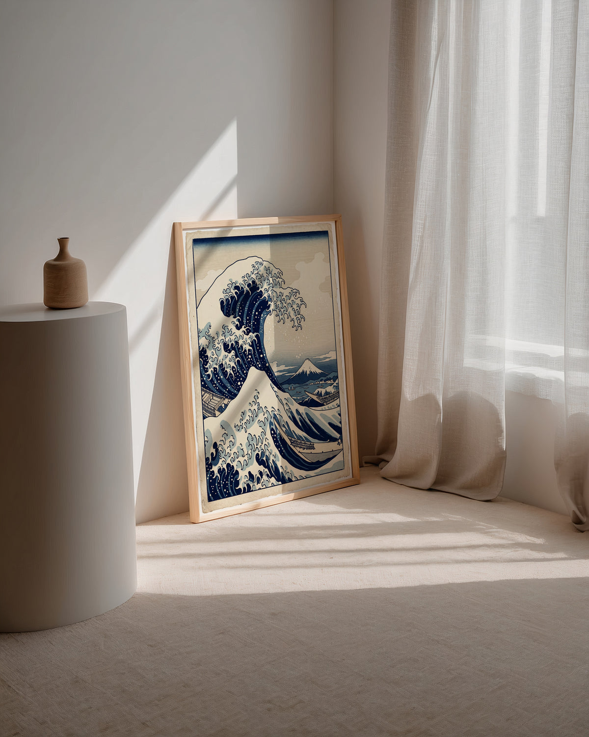 Great Wave Poster i inramad rumsmiljö, tryckt i Sverige av Bozetto