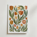 Amber Tulip Reverie – stilfullt konsttryck från Bozetto, tryckt på matt finpapper