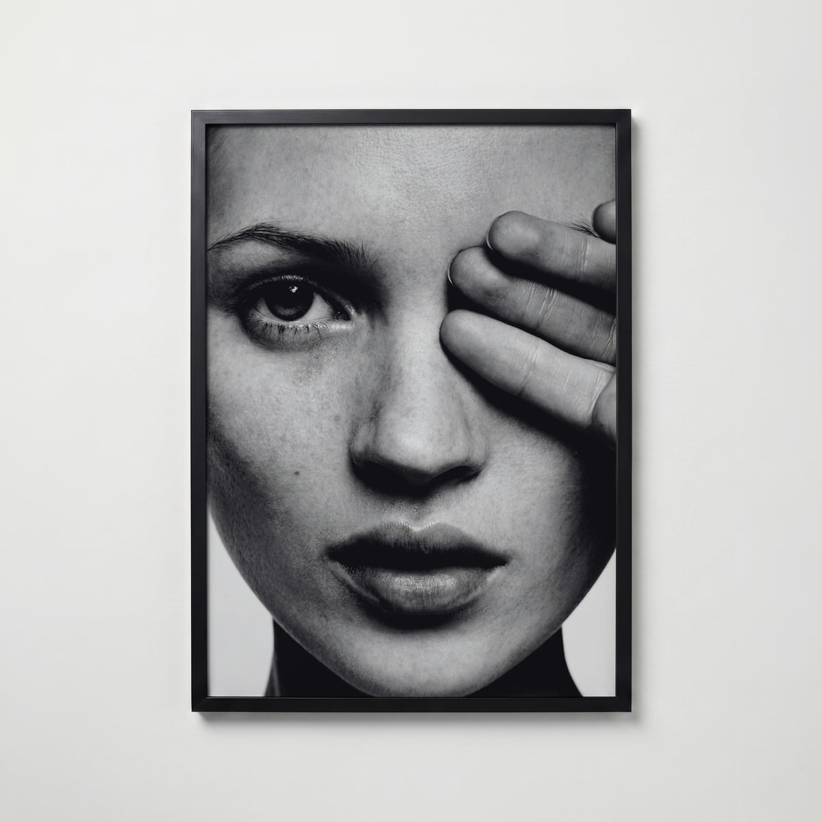 Hidden Gaze Poster – svart ram