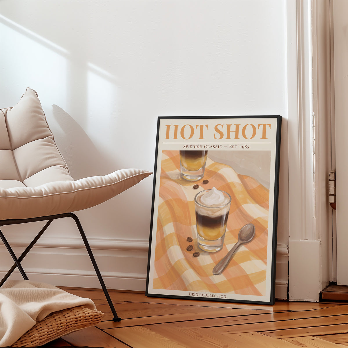HOT SHOT affisch i ljust vardagsrum – Bozetto konsttryck i hög tryckkvalitet