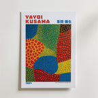Mockup av Yayoi Kusama Mosaic Fields affisch på vägg – köp enkelt hos Bozetto i hög kvalitet