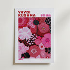 Mockup av Yayoi Kusama Rose Pulse 1984 affisch på vägg – köp enkelt hos Bozetto i hög kvalitet