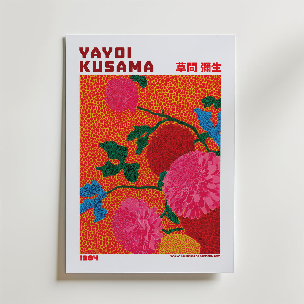 Mockup av Yayoi Kusama Crimson Petal affisch på vägg – köp enkelt hos Bozetto i hög kvalitet