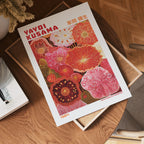Yayoi Kusama Blossoming poster visualiserad på vägg – från Bozetto i hög kvalitet