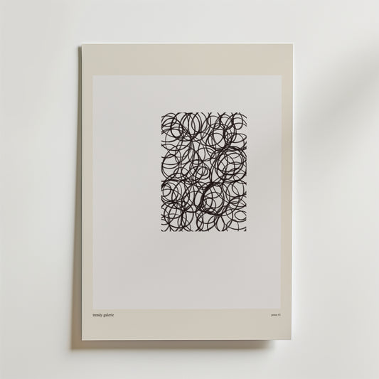 Tangled Emotions Poster" av Bozetto visar minimalistisk konst med tät svart klotter centrerat på vitt, inramad av en ljusbeige matta.