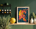 Wildflame Jaguar Poster – flammande jaguar ovanför möbel, tryckt i Sverige