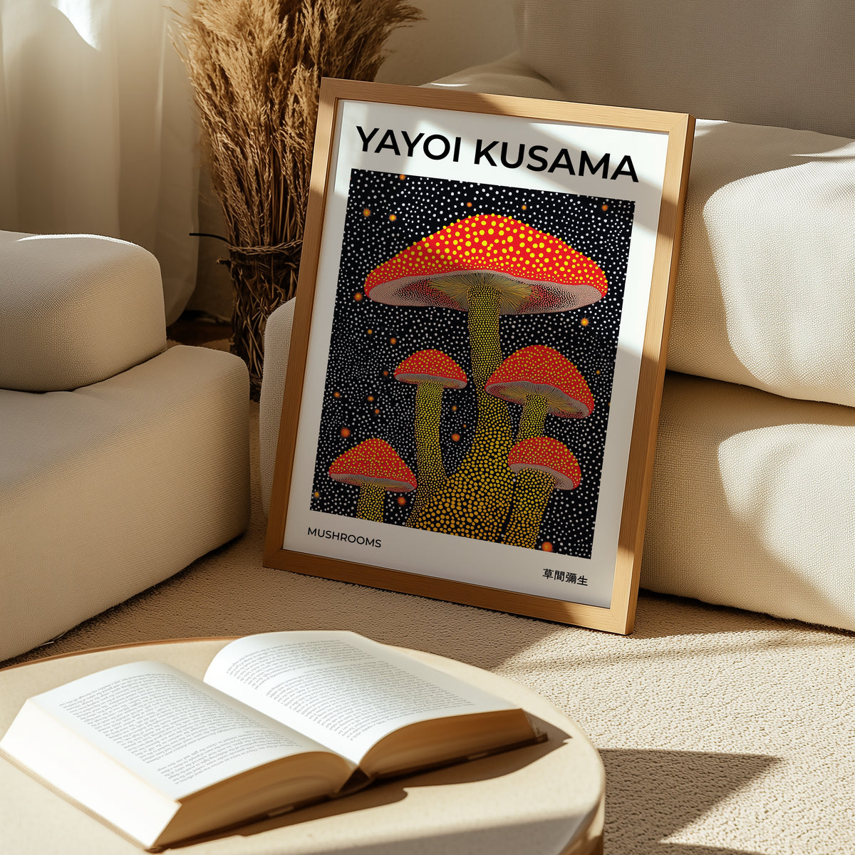 Yayoi Kusama Mushrooms affisch i inramad miljö på vägg – Bozetto poster i hög tryckkvalitet